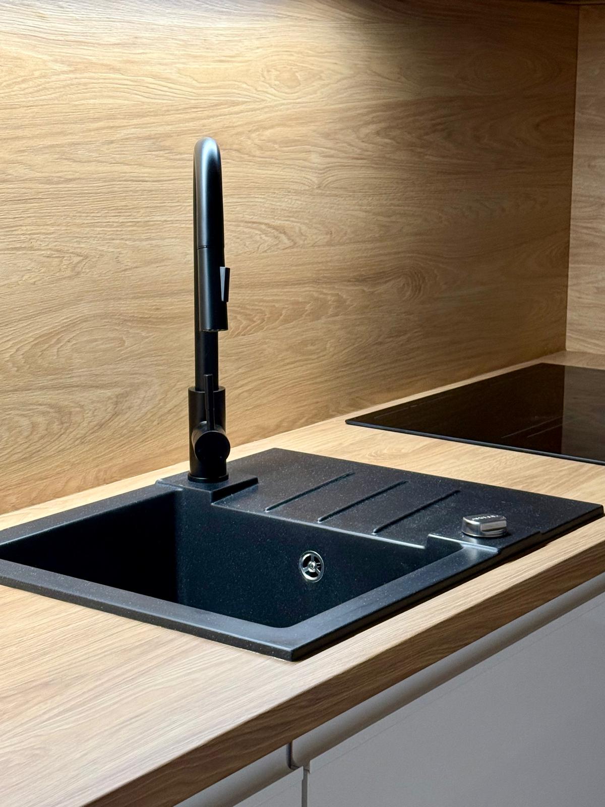 ecdfec06-5f5d-46bf-98f2-e9f30a5f25bc